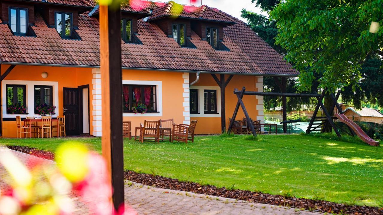Vsemyslice Wellness Penzion-Restaurace U Pstrosa المظهر الخارجي الصورة