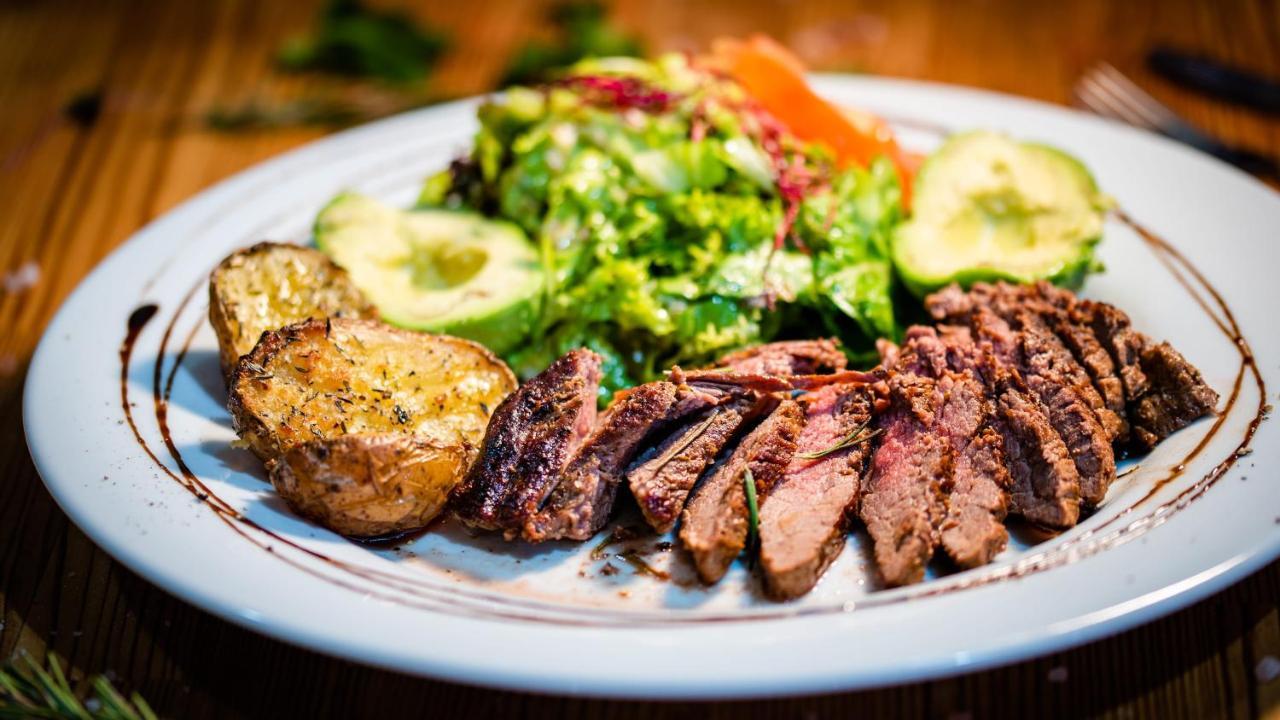 Vsemyslice Wellness Penzion-Restaurace U Pstrosa المظهر الخارجي الصورة
